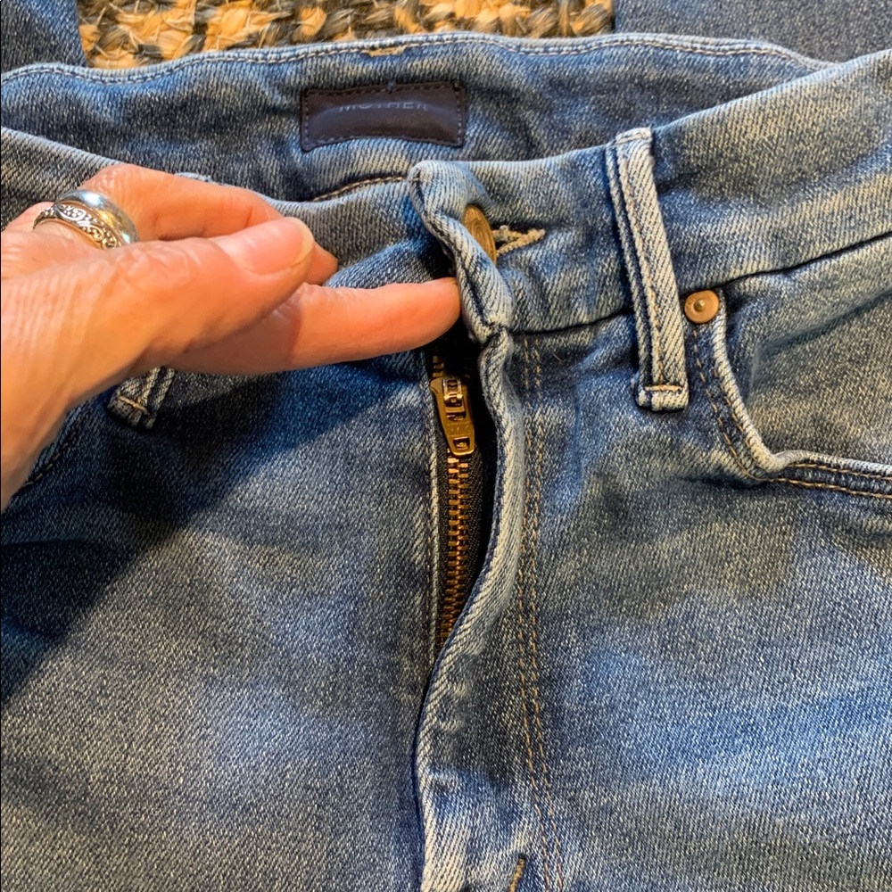 MOTHER High Waisted Looker Ankle Fray Denim Jeans in Hop On Hop Off size 24 - Picture 11 of 13